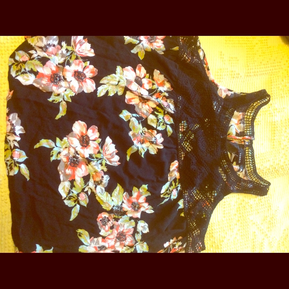 Torrid tank Sz 2