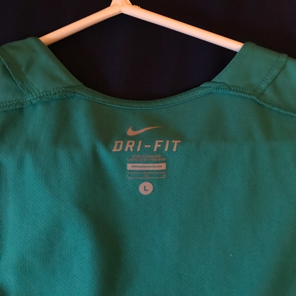 NIKE SLEEVE LESS (NEVER WORN!!!) - Picture 1 of 6