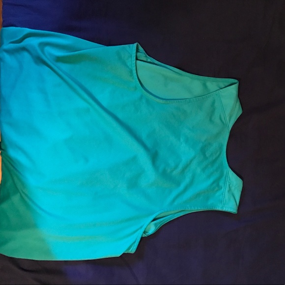 NIKE SLEEVE LESS (NEVER WORN!!!) - Picture 3 of 6