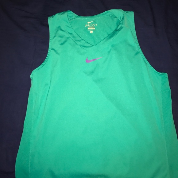 NIKE SLEEVE LESS (NEVER WORN!!!) - Picture 2 of 6