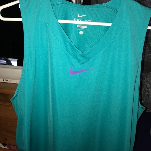 NIKE SLEEVE LESS (NEVER WORN!!!) - Picture 4 of 6