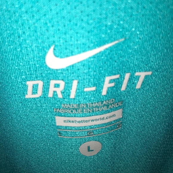 NIKE SLEEVE LESS (NEVER WORN!!!) - Picture 6 of 6
