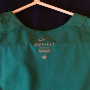 NIKE SLEEVE LESS (NEVER WORN!!!)