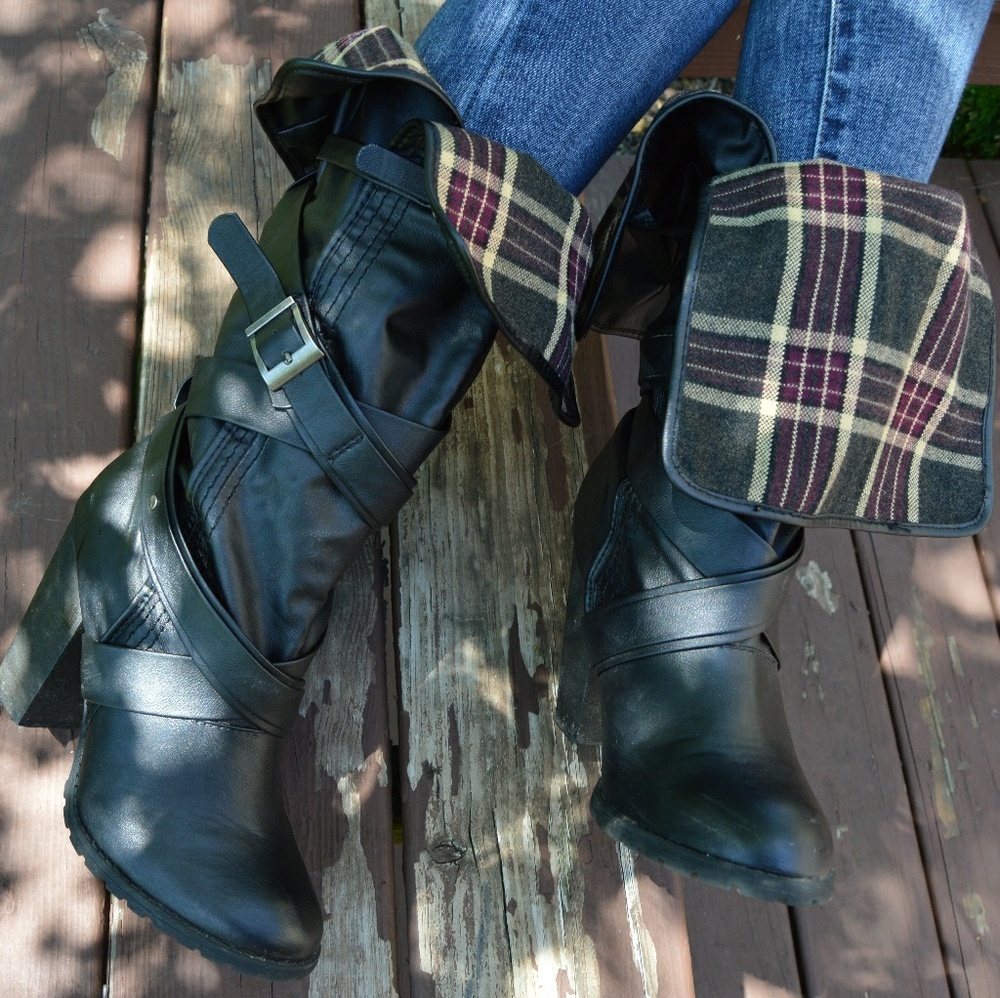 🎉 HP 🎉 Black Boots with Plaid Size 9