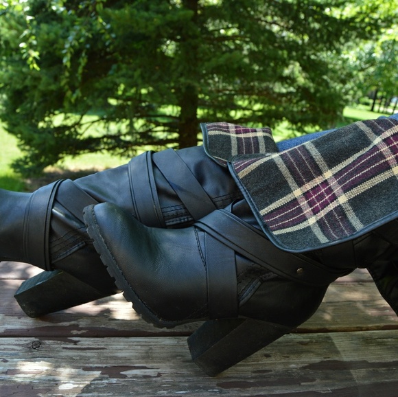π HP π Black Boots with Plaid Size 9 - Picture 2 of 6