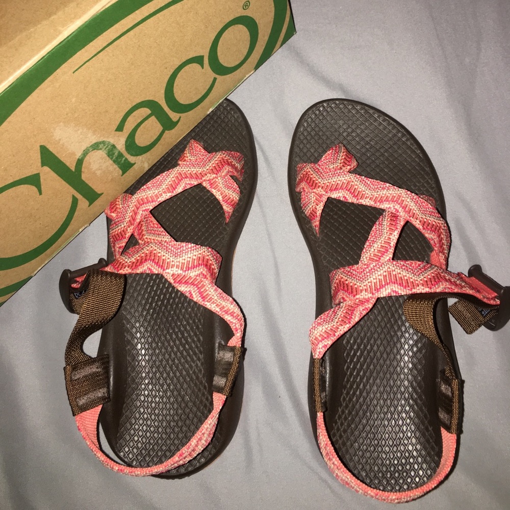 ON HOLD! 🔴🔴🔴🔴🔴BRAND NEW CHACOS WOMENS SIZE 6