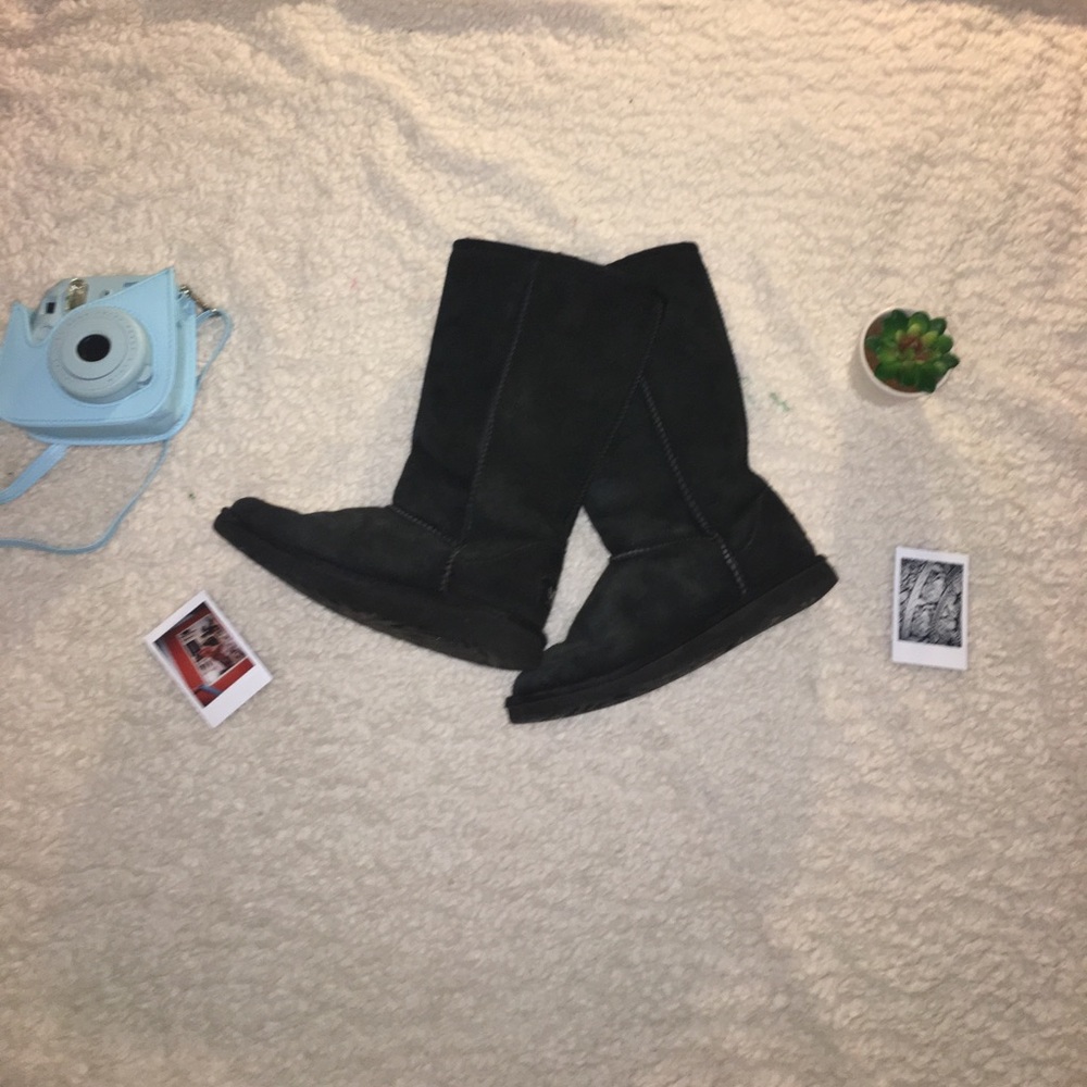 ⭐️Tall Black Uggs☁️
