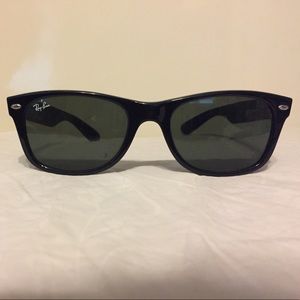 New Wayfarer RayBan Sunglasses GREAT CONDITION