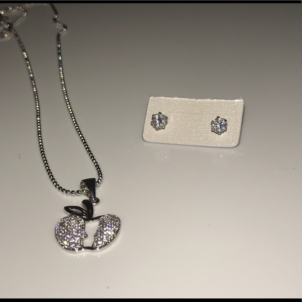 Necklace whit earrings in silver