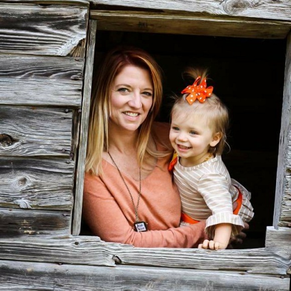 Meet your Posher, Amber - Picture 2 of 2