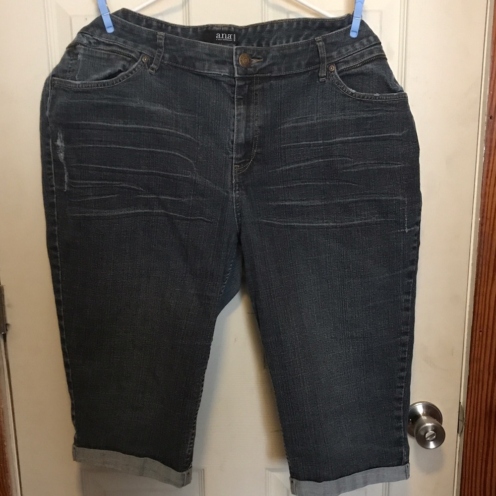 Distressed roll cuff capris 22W