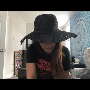 Black beach hat