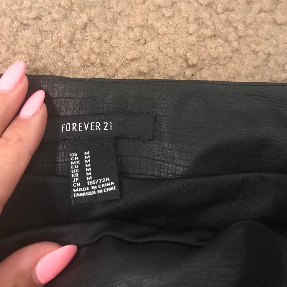 Mini skirt - Picture 2 of 3
