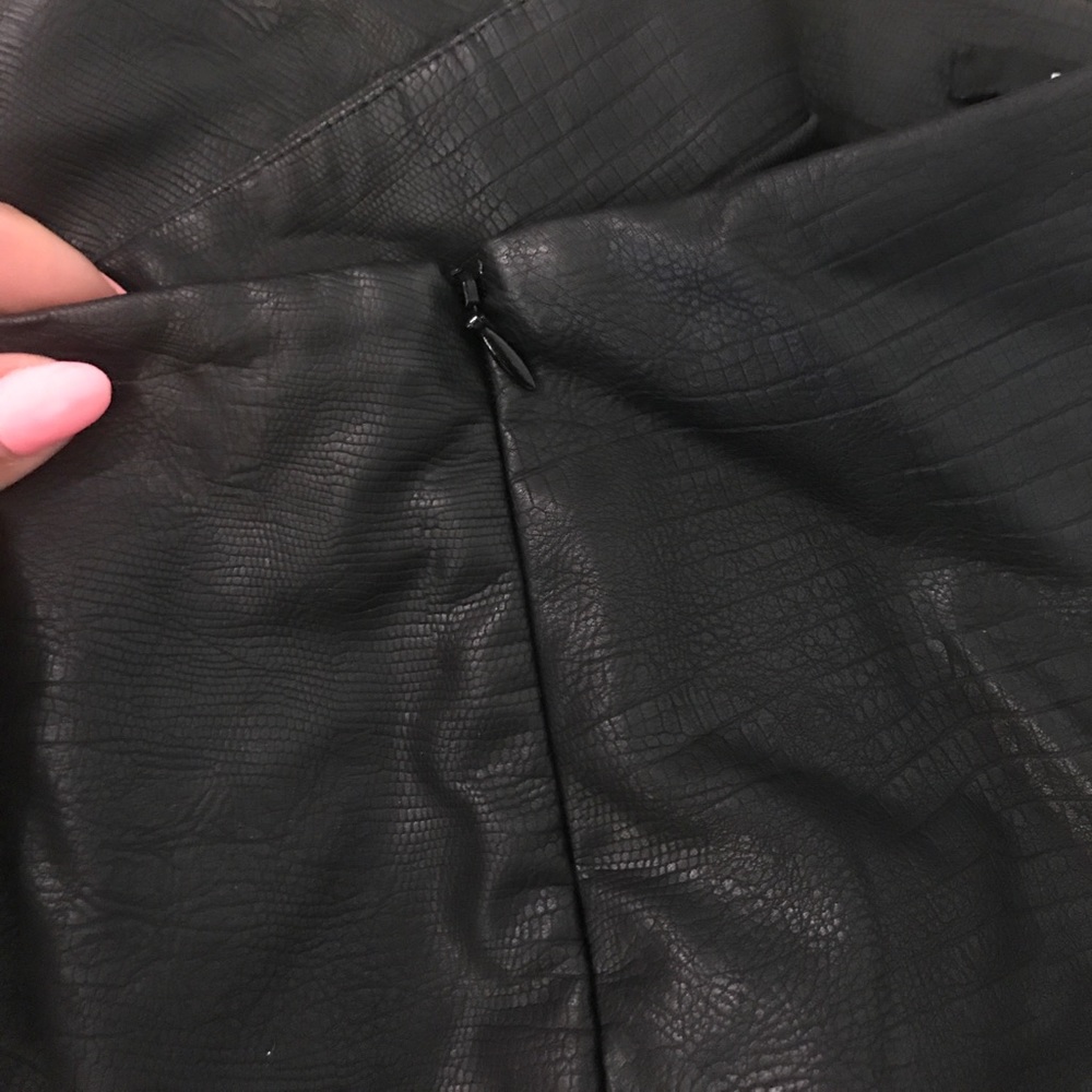 Mini skirt - Picture 3 of 3