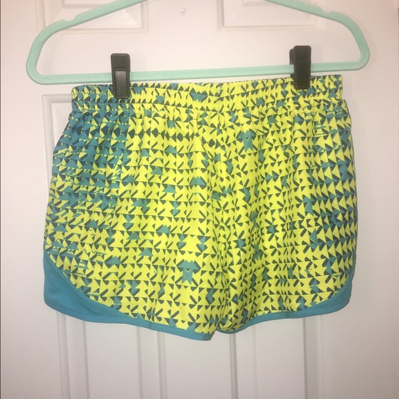 Women's Under Armour athletic shorts, size medium - Picture 2 of 6