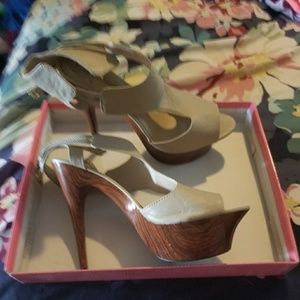 Shoe Dazzle Size 9 shoes
