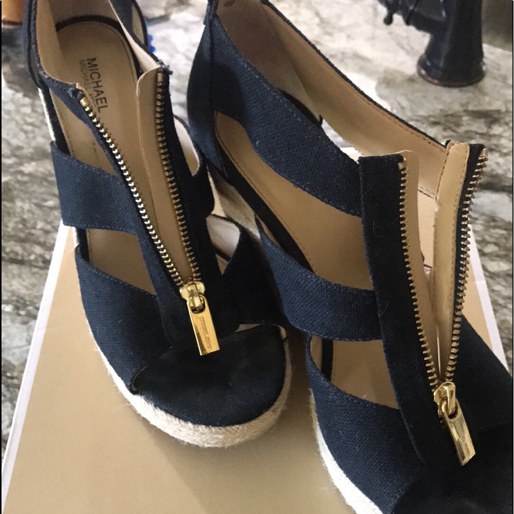Michael kors wedges size 8