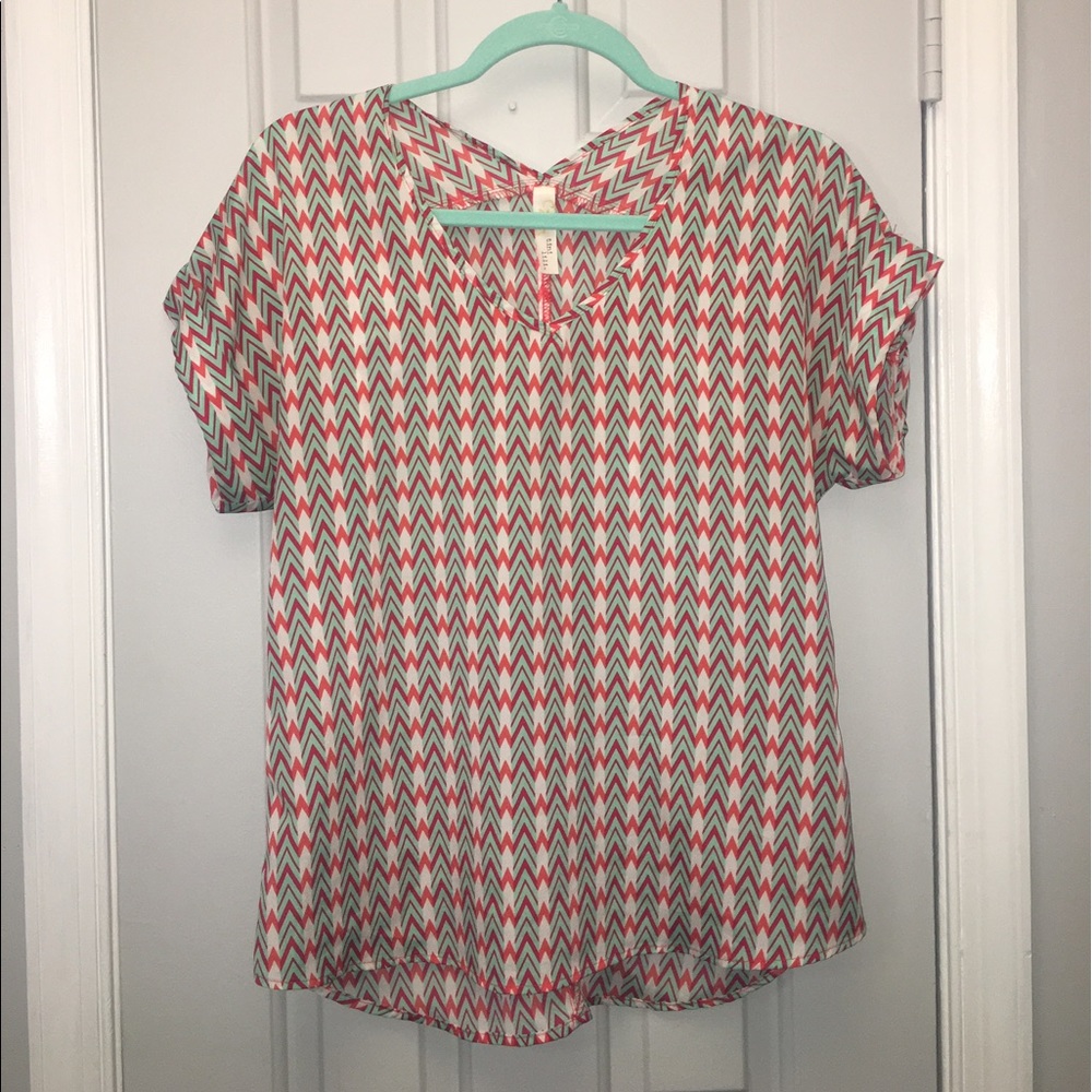 Women's V-neck front and back tunic-type top