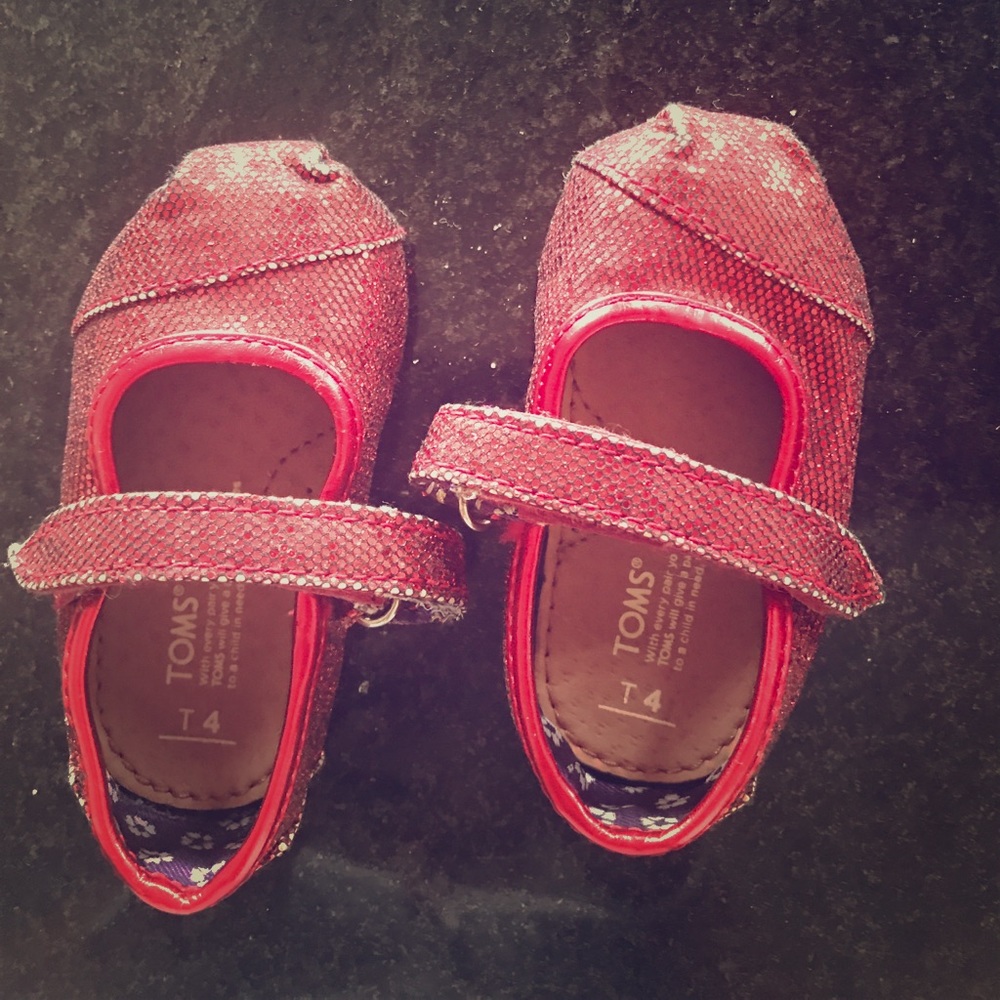 Sparkly red Tom'a girl shoes size 4