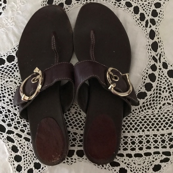 Gucci Shoes - GENUINE Vintage Gucci Thong Sandals