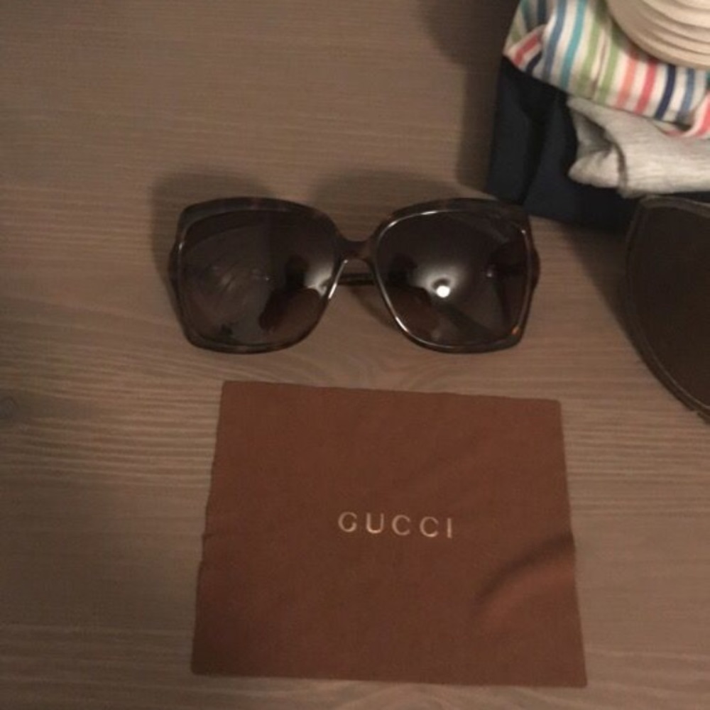 Gucci Glasses for sale! - Picture 2 of 3