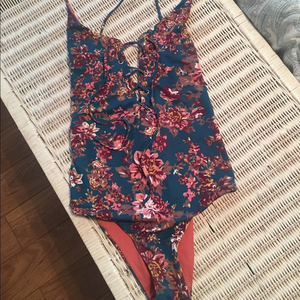 *NEVER WORN** Tavik One Piece Tie Up Swimsuit