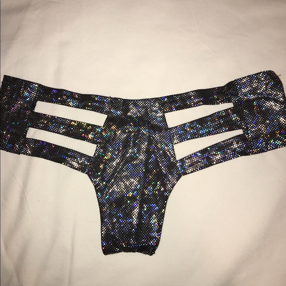 ❤️❤️SOLD❤️❤️Holographic cut out rave