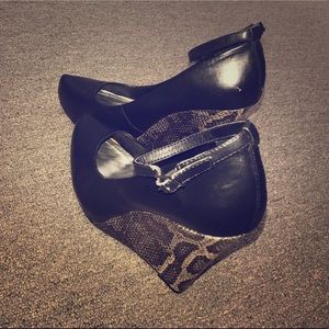 BCBG Black Snake Wedge