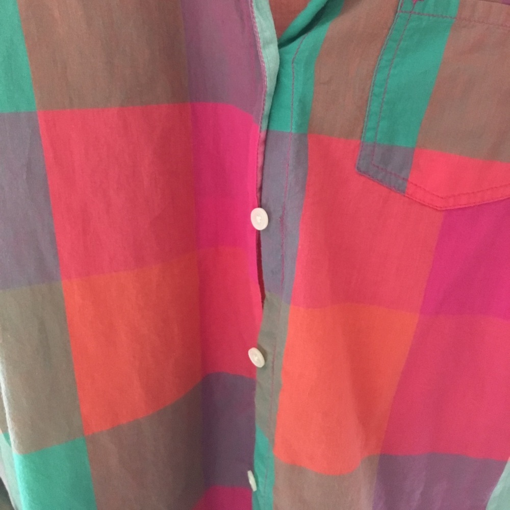 Fun casual button down - Picture 3 of 3