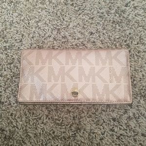 Michael kors rose gold wallet