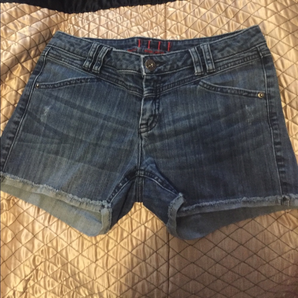 Elle shorts
