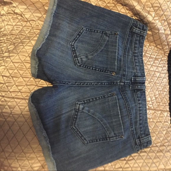 Elle shorts - Picture 2 of 3