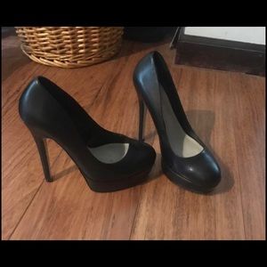 Steve Madden Black Pumps