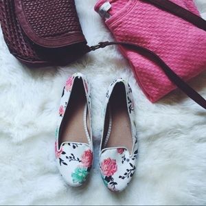 OldNavy white floral loafer