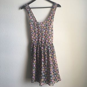 👗 Urban Outfitters floral jumper cross back 👗