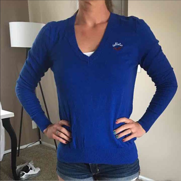 Hollister sweater - Picture 1 of 3