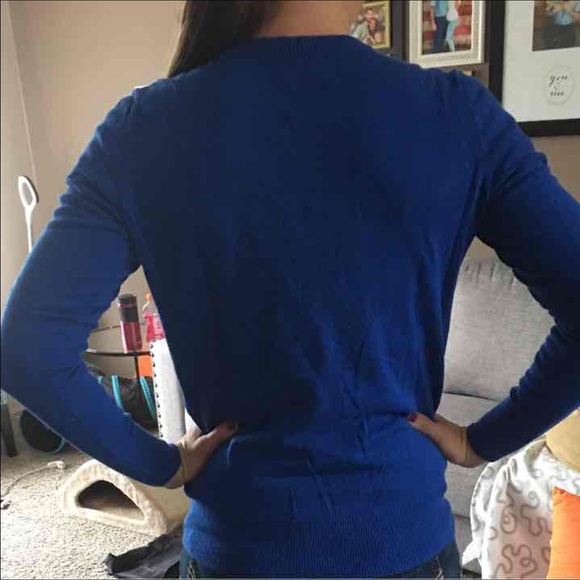 Hollister sweater - Picture 2 of 3