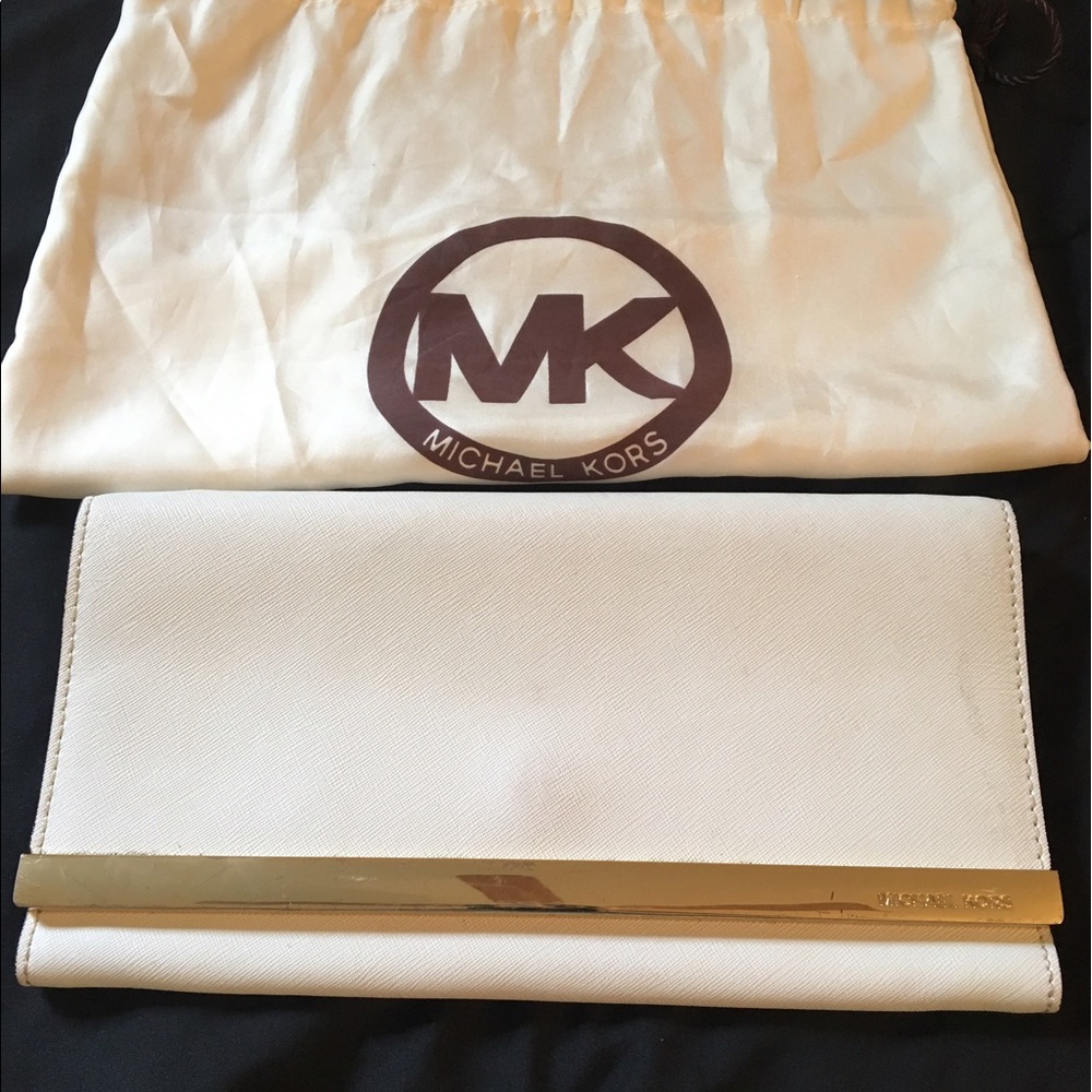White michael kors clutch