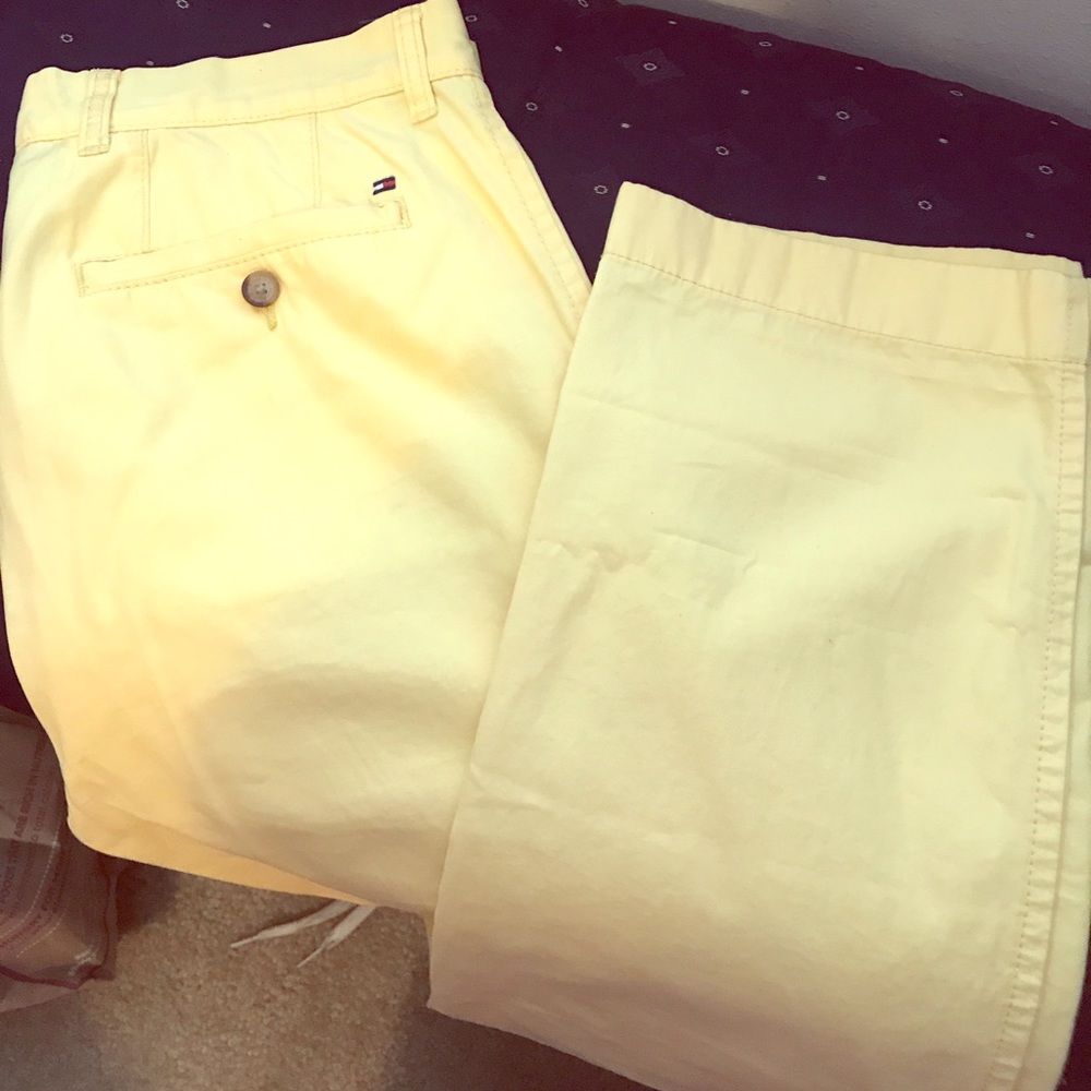 Slim fit yellow Tommy Hilfiger Slacks size 32/30