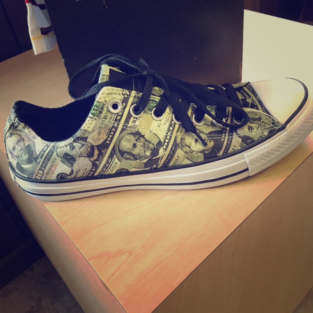 Money converse shoe (worn once)