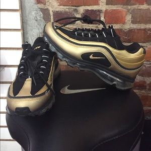 SOLD 😱‼️AIR MAX 24/7 - Black/Gold/Reflective