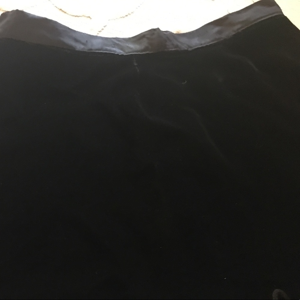 Vintageembellished Luxurious Blackvelvet Skirt View 4