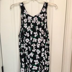 Like New Torrid Brand Hi-Low Floral Tank - Size 3