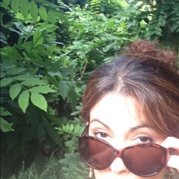 Meet your Posher, Tish - Picture 2 of 2