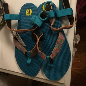 NWT Women's teal Teva's