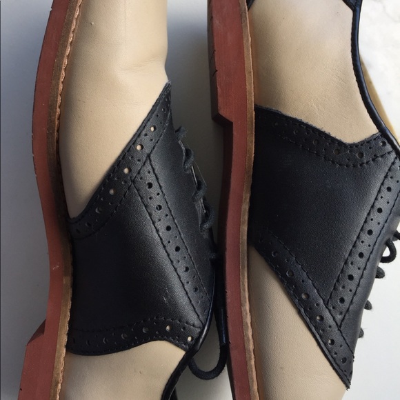 GH Bass &Co  Ladies 9M Saddle Shoes Bone and Navy - Picture 6 of 6