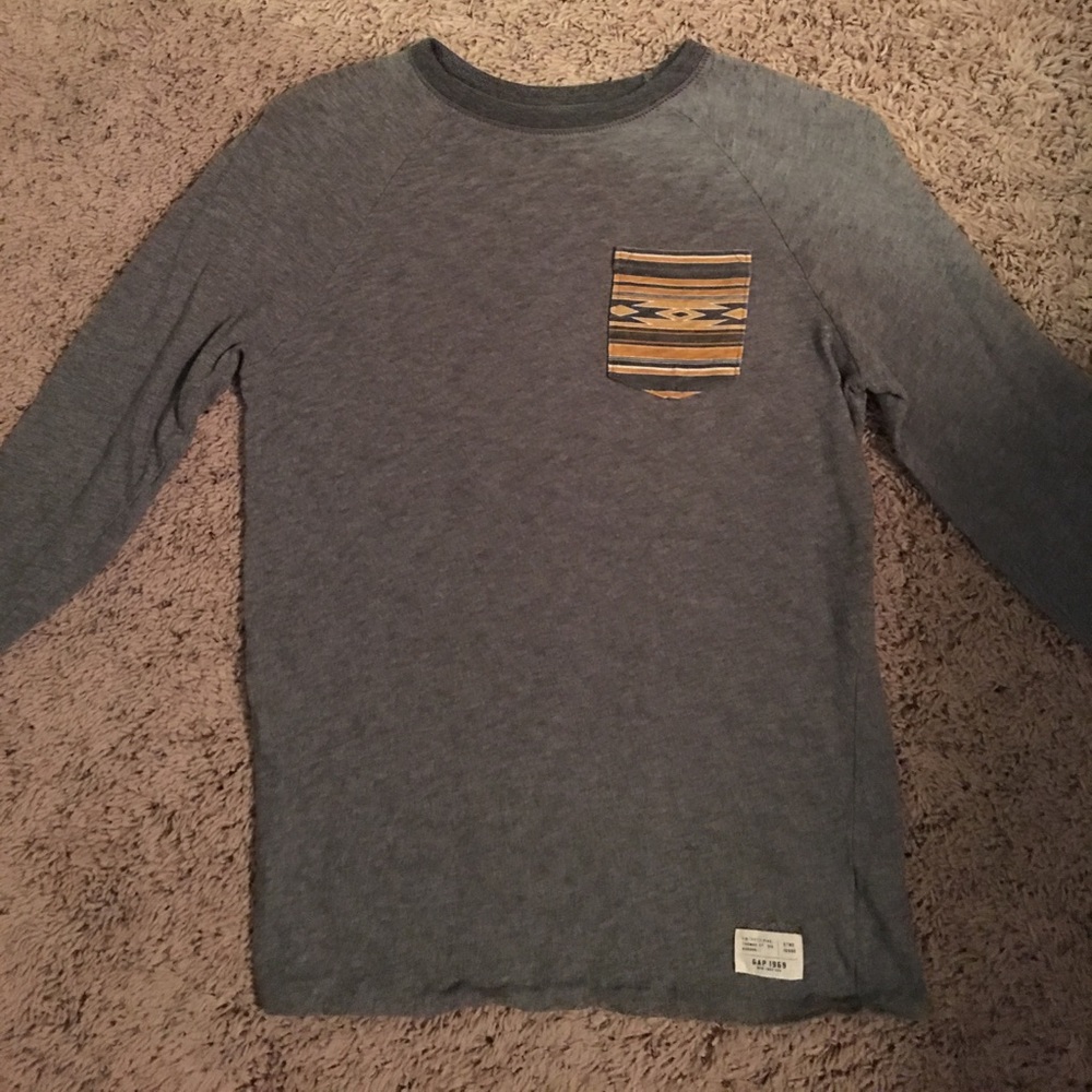 Grey long sleeve shirt w/ patterned frocket
