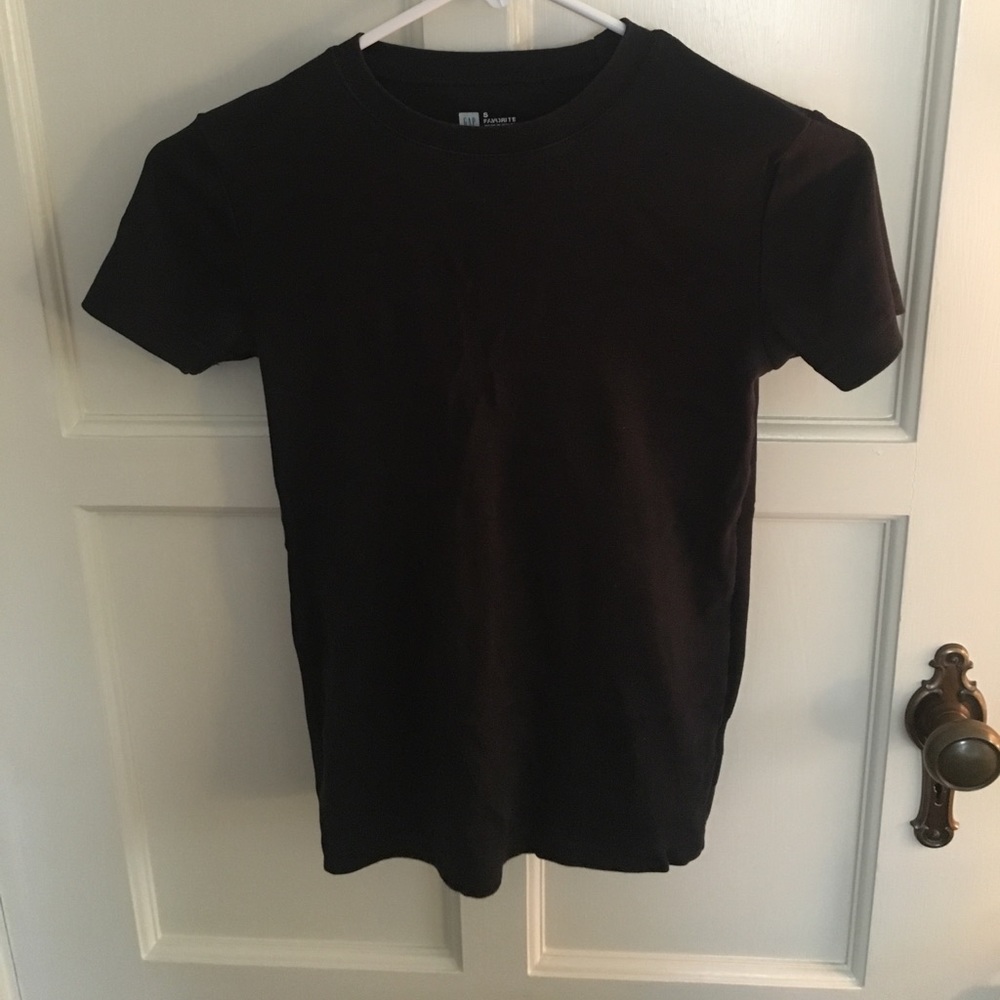 GAP black tee shirt
