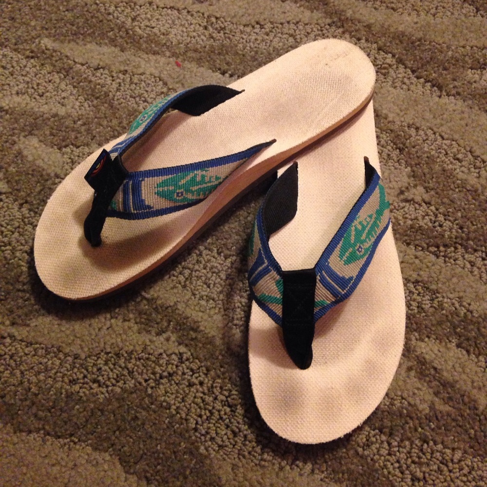 Rainbow Sandals Women's White Canvas/Fish Pattern