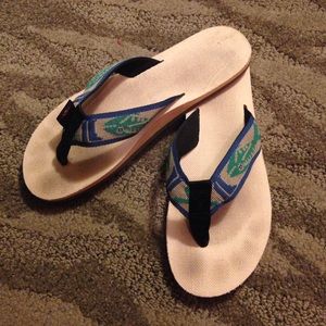 Rainbow Sandals Women's White Canvas/Fish Pattern